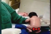 &amp;quot;最猛新生儿&amp;quot;走红！带着脐带站起来就想跑，医生险些都没能抓住
